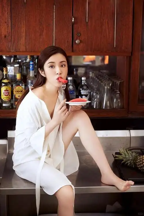 王晓晨吃个西瓜,看了都让人心动