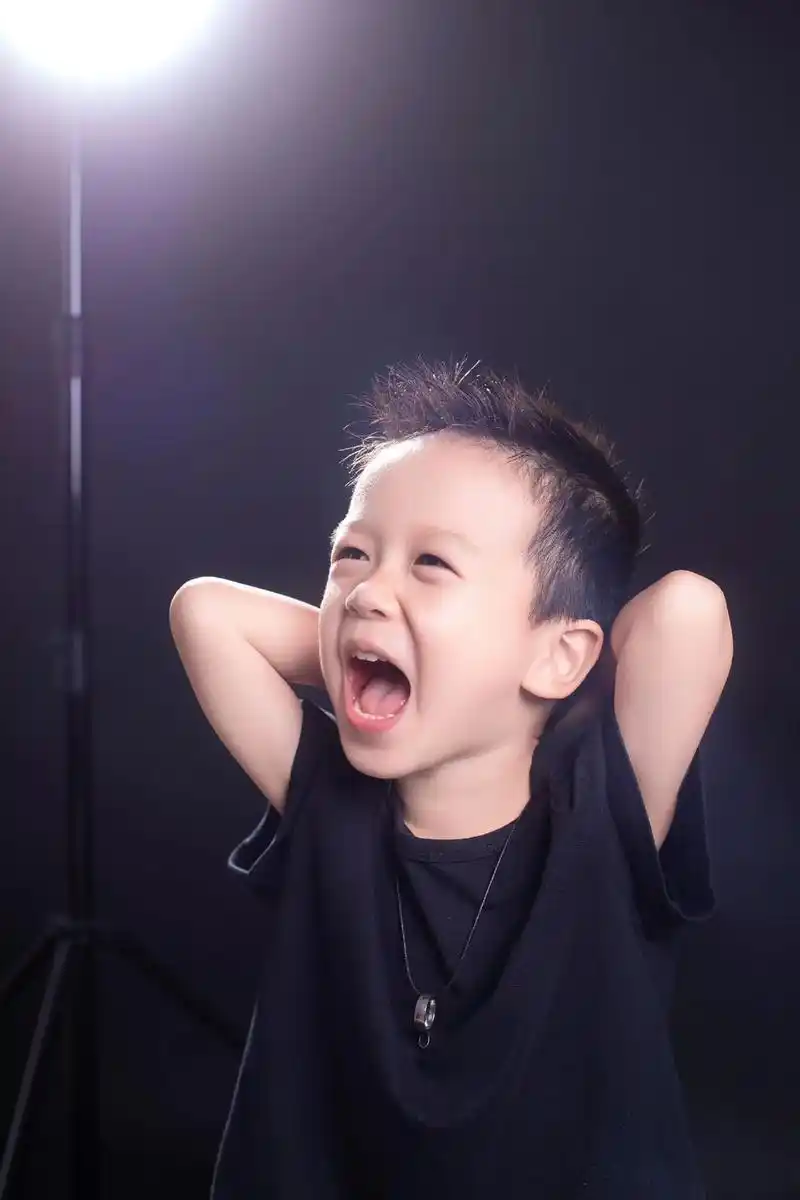 高颜值男孩儿肖像写真/高级感!