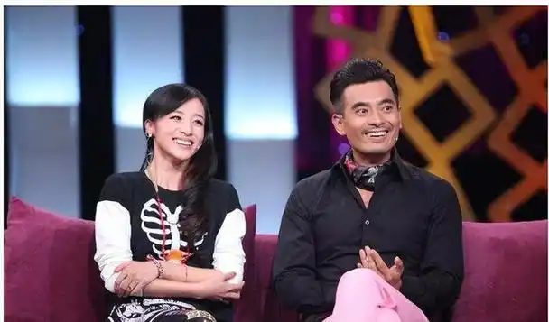 演员陈龙与章龄之闪婚,婚后生活甜蜜,二人感情深厚