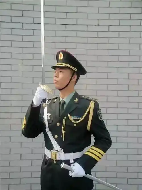 小海有约张一驰身着警服的光荣与责任