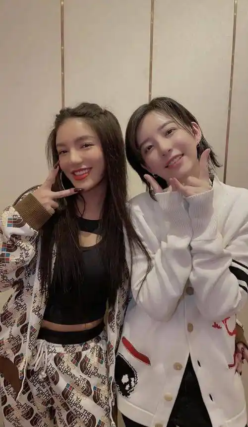 江映蓉李斯丹妮聚会两届浪姐选手都走酷帅谁的收获更大