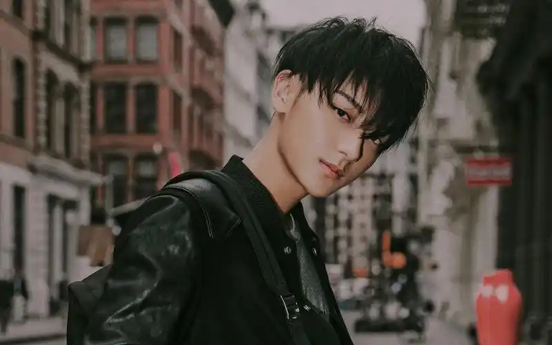 黄子韬纽约男装周帅气图片,在这座梦幻般绚灿繁华的城市,记录下海浪们