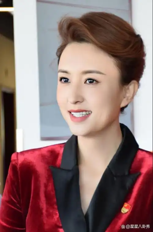 央视,真是令许多人惋惜,惋惜的是这么一个端庄秀丽,亲切大方的主持人