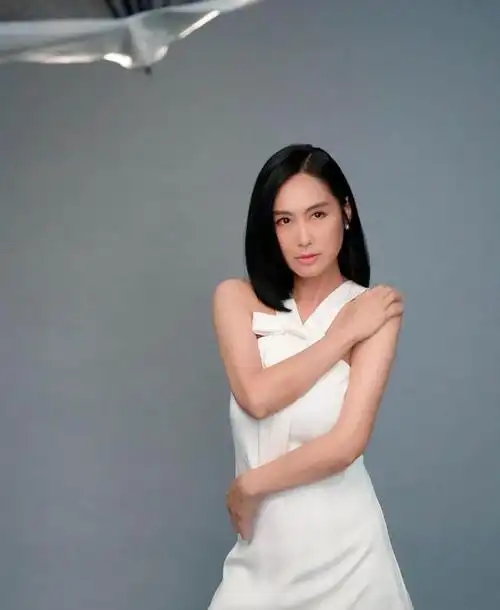 52岁朱茵女星比美获第七名,黄贯中不满,谁靓过我老婆?不可能