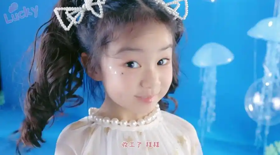 李承铉教lucky跳波妞舞