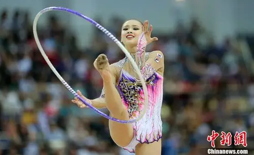 孙妍在出战大运会大秀一字马妩媚动人