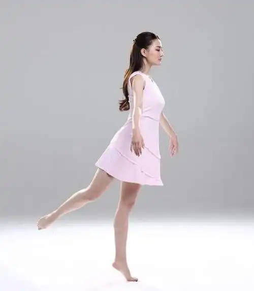 徐璐光脚丫跳芭蕾!_高清图集_新浪网