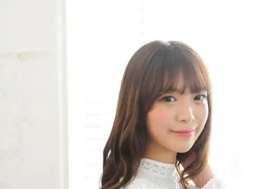 清新中长发发型气质俱佳深入人心哪一款适合你