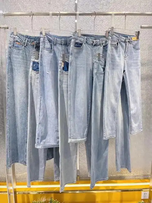 中山牛仔裤品牌女装尾货批发走份万佳实体店货源2024裤子直播女装