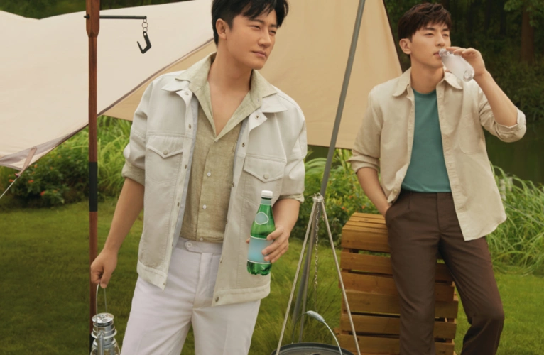 黄轩和邓伦草地露营大片展现宁静惬意感