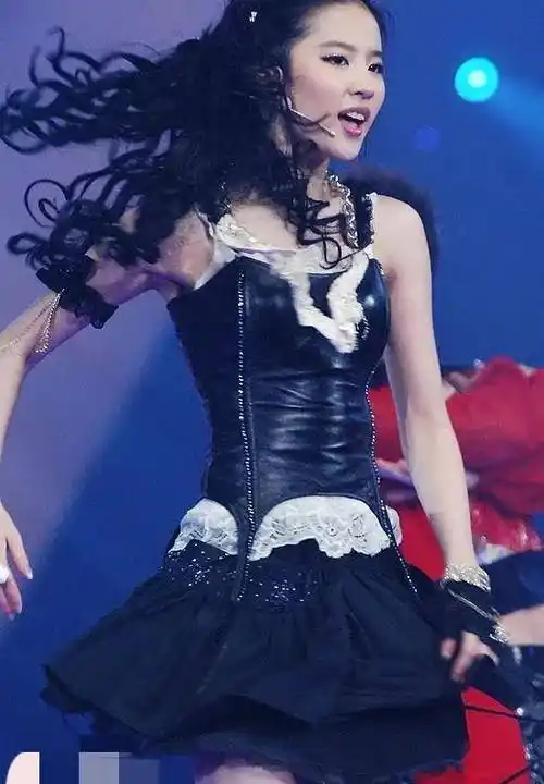 刘亦菲拼尽全力,裙子太养眼了!网友:流口水了_时尚_黑色_芭蕾舞