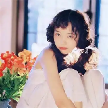 气质文静的优雅文艺森系女生头像