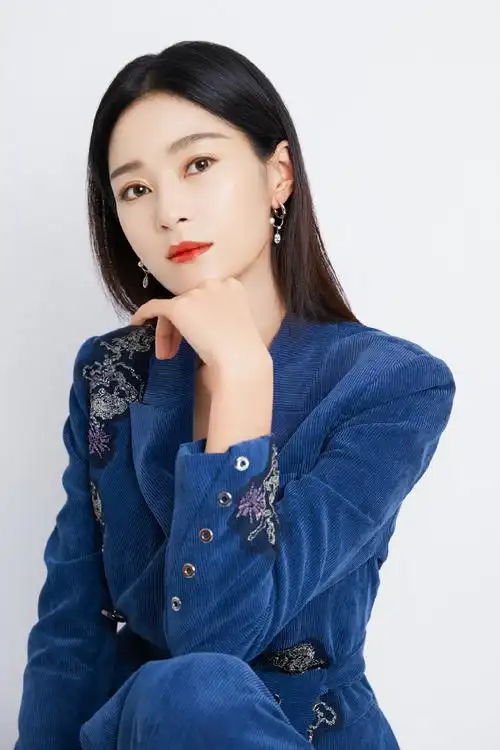 王媛可优雅干练写真图片45