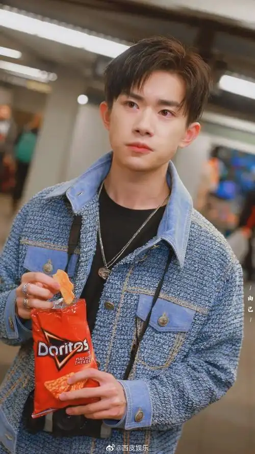 陈伟霆,张艺兴,欧阳娜娜,李玉刚,于莎莎,易烊千玺,时代少年团等,堪