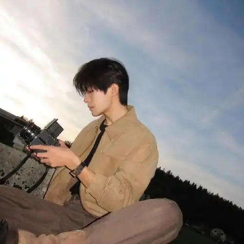 易烊千玺氛围感头像