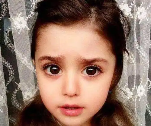 "最美女婴"走红,靠颜值征服网友:这娃是在娘胎就"整容"吗