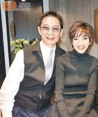 梅艳芳与日本男友旧照曝光曾为其刷厕所图