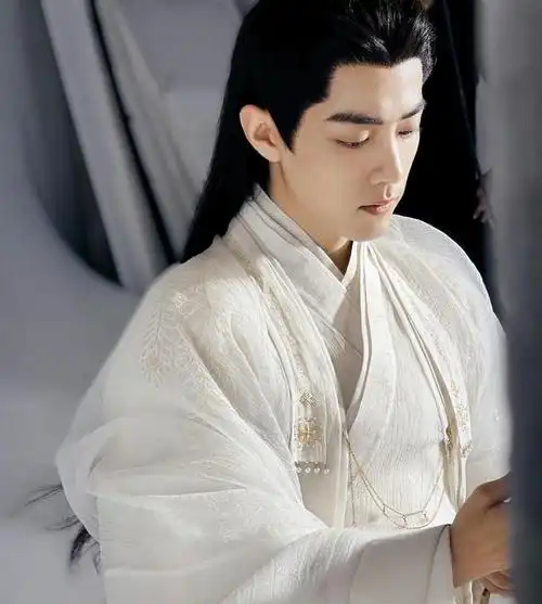 如果不是看了肖战的专访,真的不敢相信他是害怕演绎高冷型角色的,正如