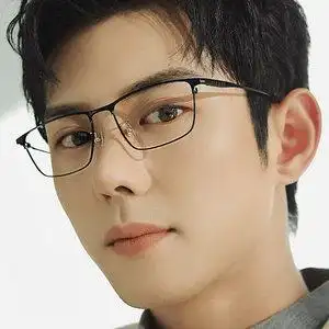 近视眼镜男全框大脸商务图片