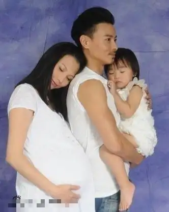 照曹颖早前为某杂志拍摄封面王菲孕照澳洲超模miranda kerr怀孕的大s