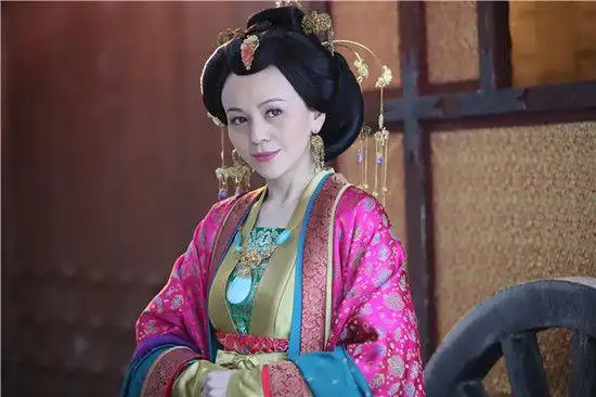 《倾世皇妃》热播 林心如细心王琳感动落泪