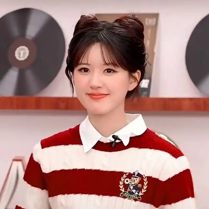 赵露思头像1(牛角包04版 昨晚直播的牛角包造型谁看了不说一句绝啊!