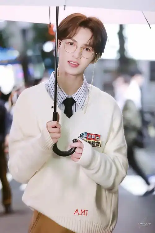 朱正廷眼镜杀合集俊朗斯文温文尔雅邪魅撩人