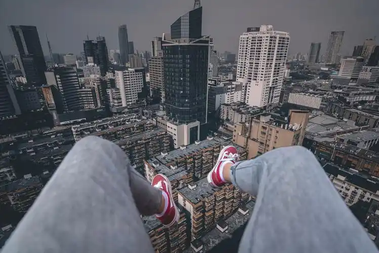 坐在楼顶往下看看看城市旅行胶片摄影作品色彩城市建筑大赏都市风景
