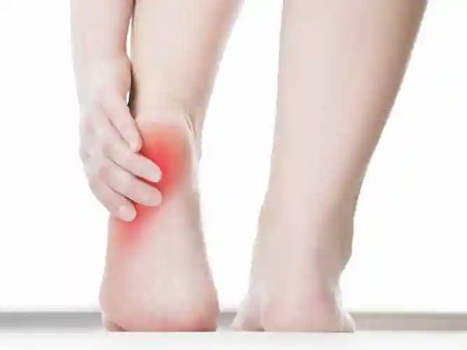 脚底板疼是怎么回事为什么会脚底板痛