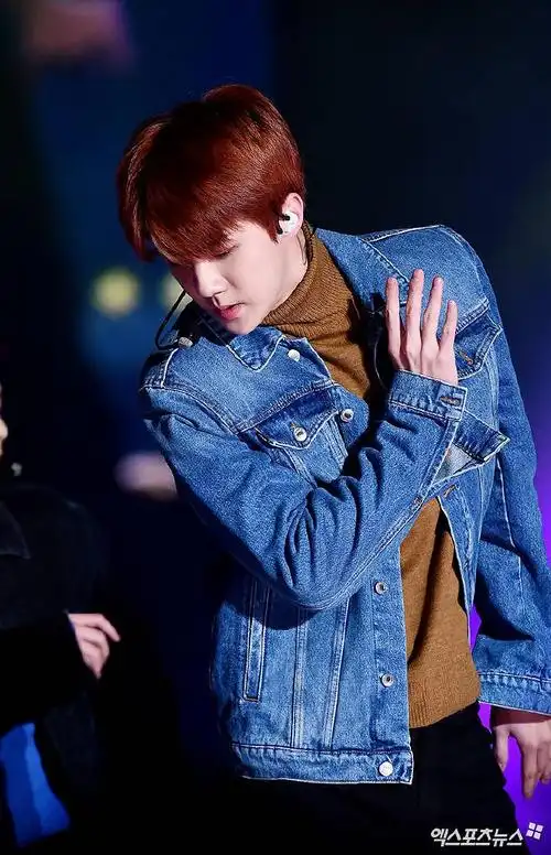 今晚的红发吴世勋