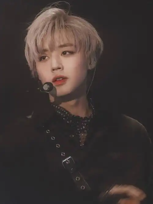 朴志训真的不要太好看了