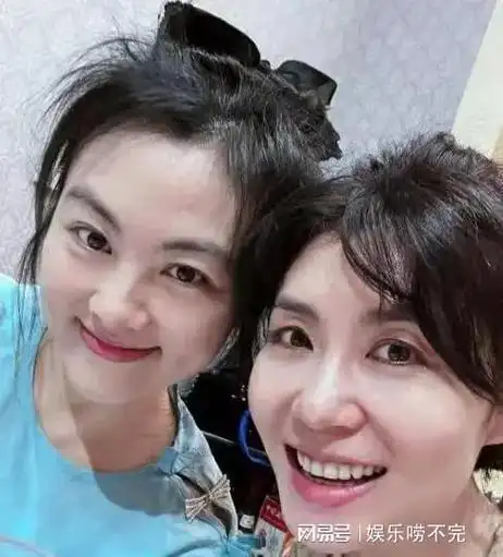 李健妻子高清照曝光惊艳双眼皮大眼睛魅力无限