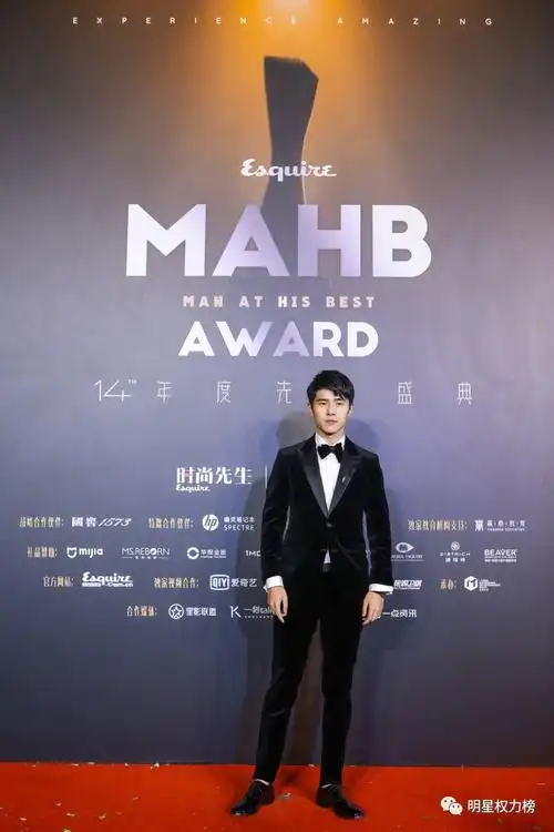 185cm的邓伦居然和180cm的杨洋一般高?这男明星身高注水也很严重啊!