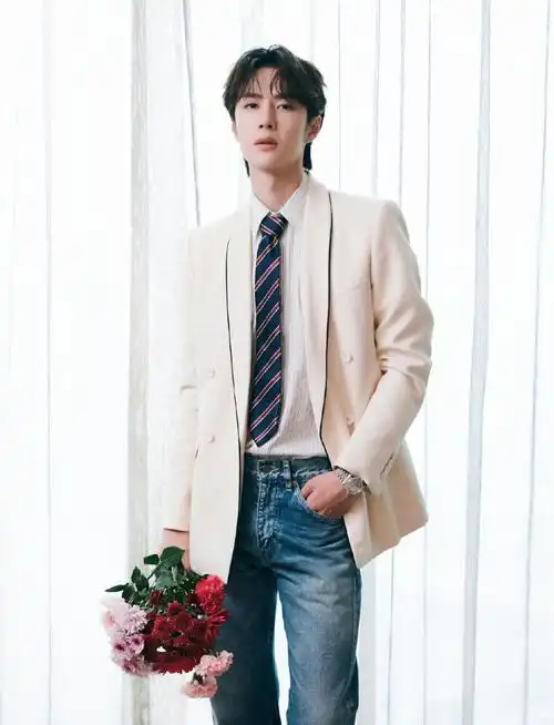 85王一博白色西装