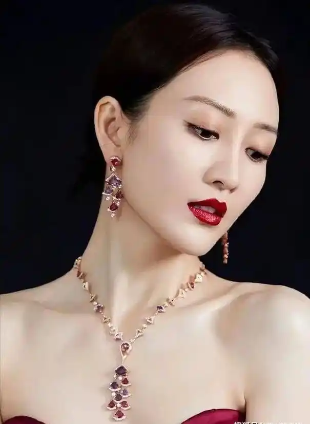 这谁顶得住40岁王鸥魔鬼身材性感火辣