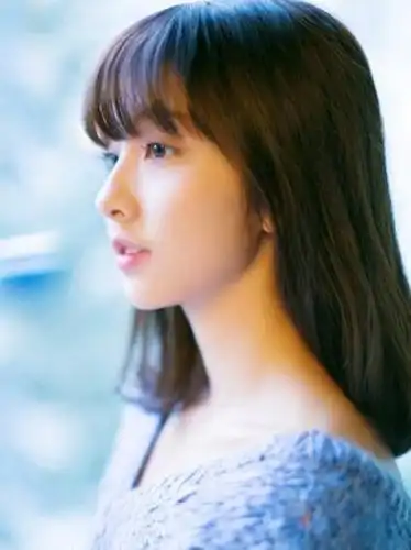 漂亮清纯美眉 最爱的中发发型