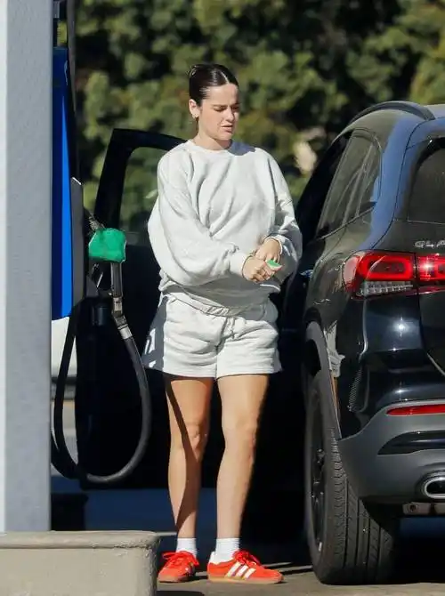 每日搜集欧美明星最新街拍_美国_电影_街道