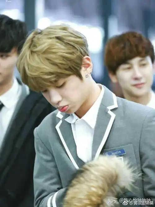 justin黄明昊有哪些特别可爱的小习惯?