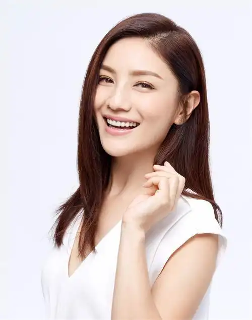 胡可曝最新时尚写真