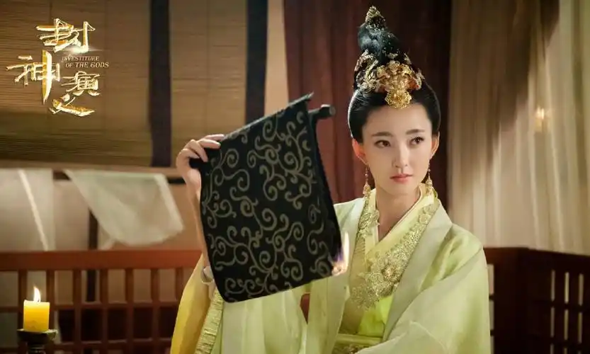 《封神演义》中妲己王丽坤的剧照,古装造型尽显妩媚!