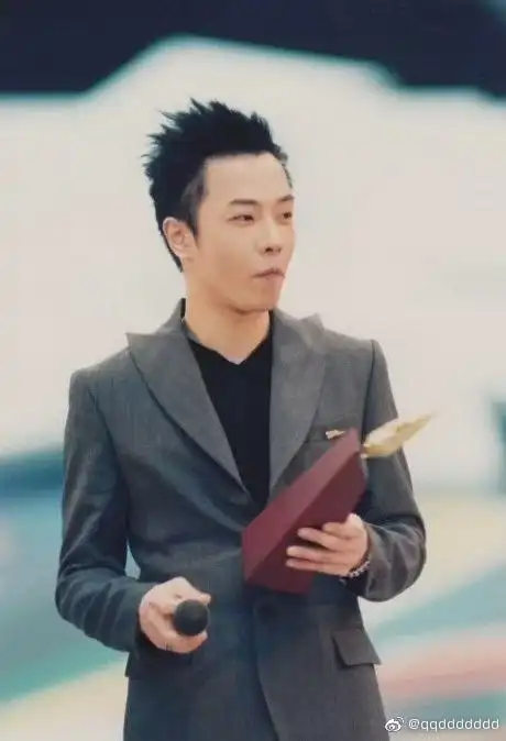 我不是最后一个看到黄贯中这些照片的吧?