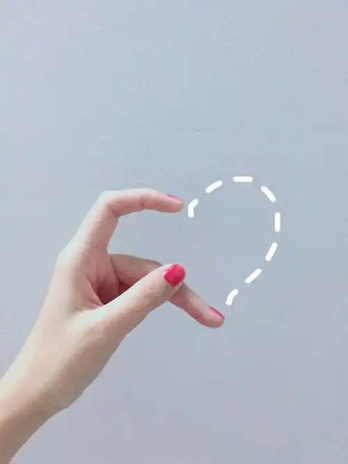 ins风比心手势教程