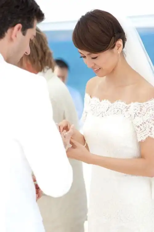 让女人心醉的浪漫婚礼 梁咏琪纸婚曝婚纱照重温幸福时刻(图)