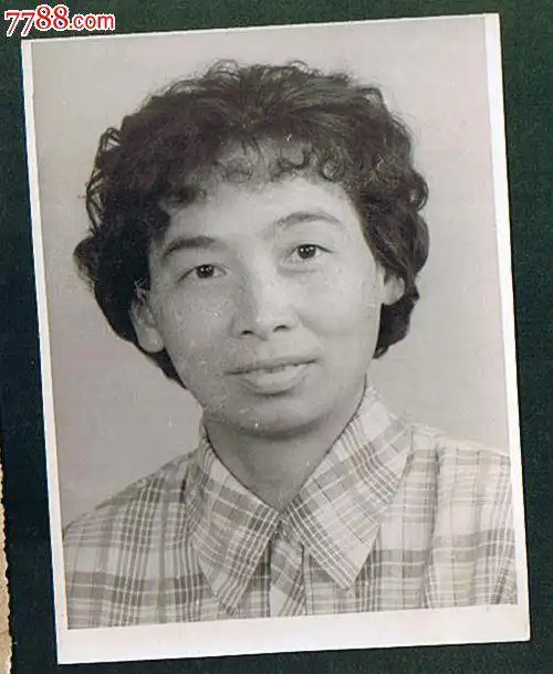 店内编号:-5 品种: 老照片-老照片 属性: 个人照片,年代不祥