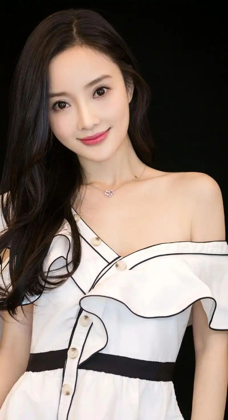 李小璐高清写真图集,皮肤白皙,美丽动人