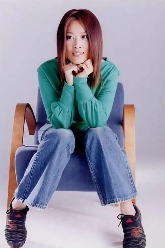 一组那英年轻时照片,网友:那姐什么时候都是大姐大的派头啊!