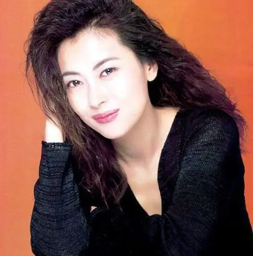 中山美穗首度承认婚变 力争10岁儿子抚养权