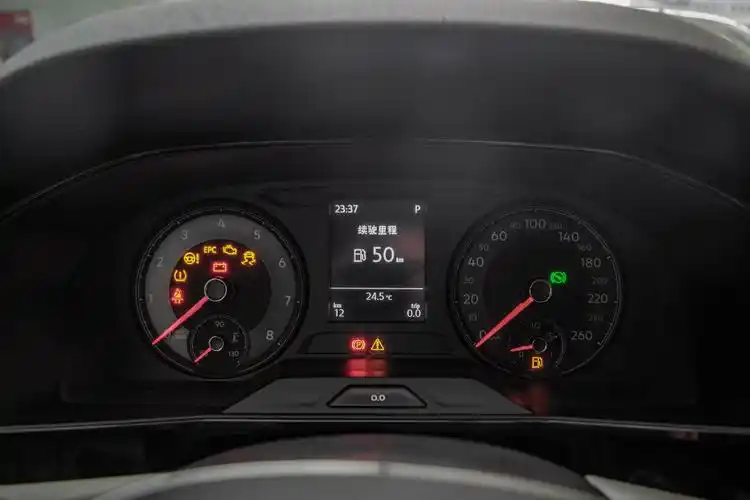 路虎仪表盘灯不亮是什么原因(科鲁兹仪表盘背光灯一半不亮)【汽车时代