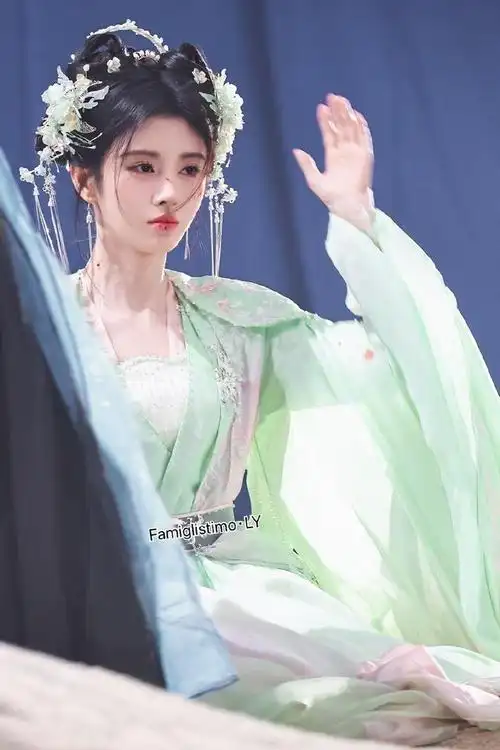 鞠婧祎新仙侠剧来袭!冲着她来的,没想到被一位小美女惊艳了