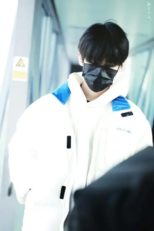 张真源时光音乐会机场出发饭拍